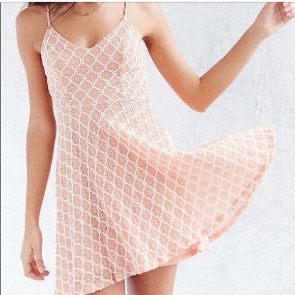 NWT Urban Outfitters Kimchi Blue Strappy Diamond Lace Skater Dress Boho Peach L - Picture 1 of 13